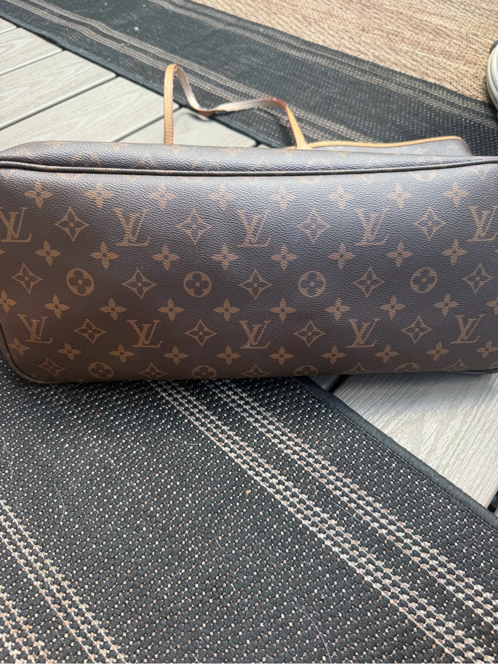 Louis Vuitton Monogram Canvas Tote with Vachetta Trim 
Neverful GM size - Picture 14 of 16